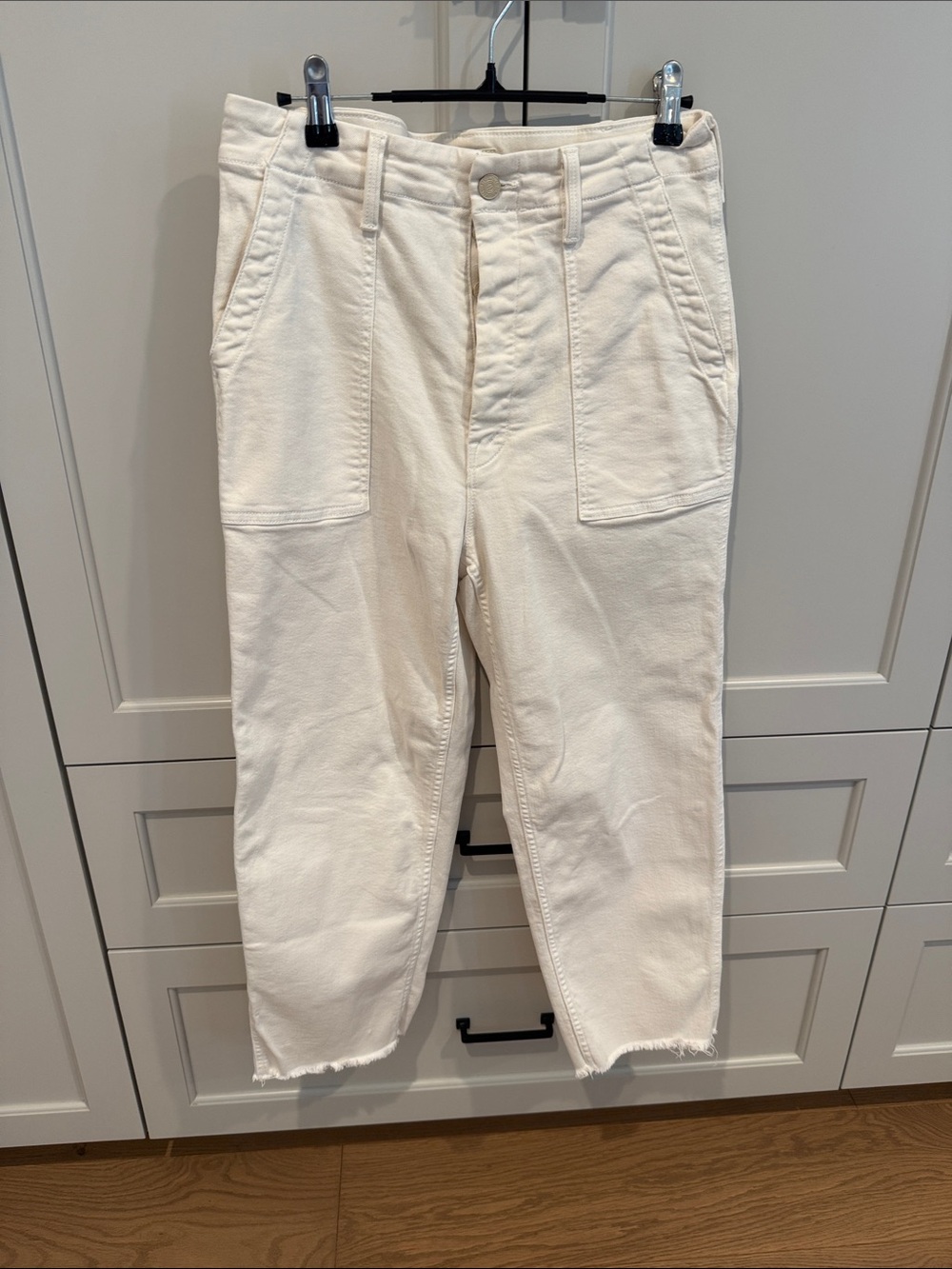 Mother brand patch pocket jean in off white